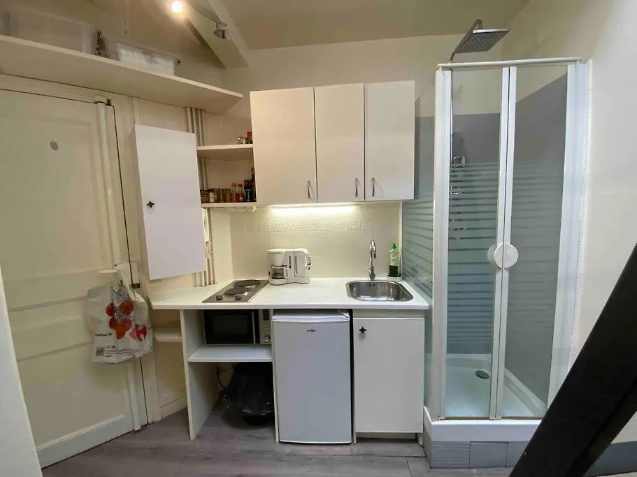 Studio 9M2 Tour Eiffel Invalide Champ De Mars 75015 Paris Apartment 0*,